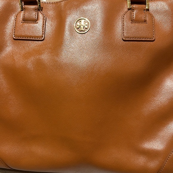 NWT. Tory Burch Robinson East West Tote. Never used. Smoke free home. - Picture 15 of 15